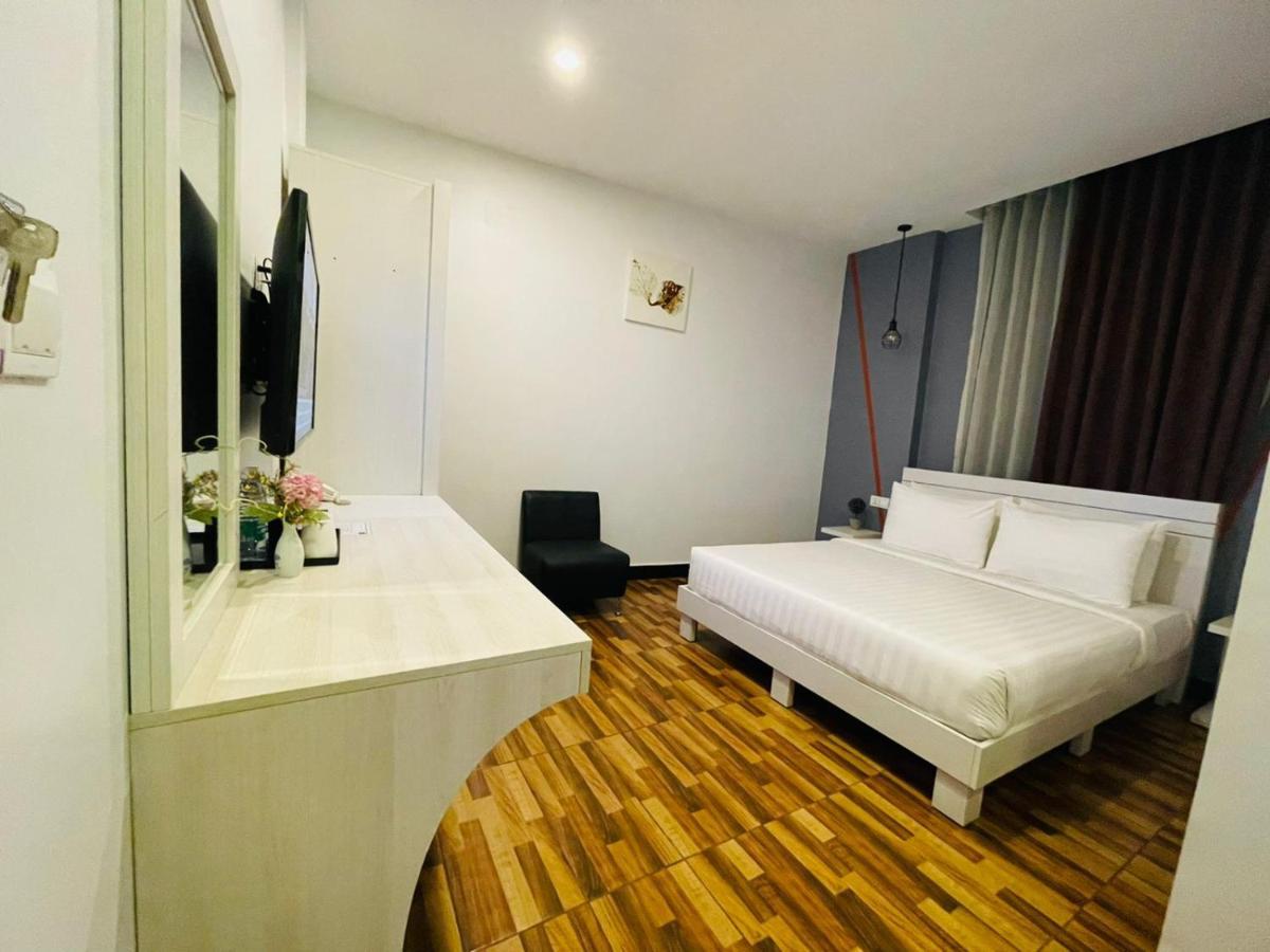 De Hotel Phnom Penh Exterior photo